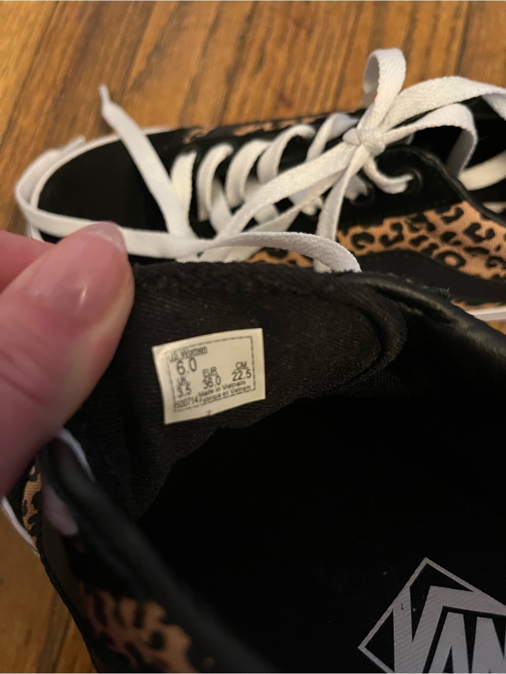 Vans Women's Old Skool Leopard Print Shoes - Picture 4 of 4
